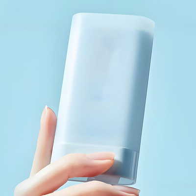 Пластиковый тюбик для дезодоранта с механизмом закручивания